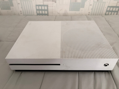 Xbox One S + ohjain + johdot