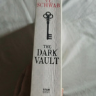 Schwab, Victoria: Dark Vault, the omnibus - pikkukuva 3