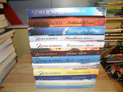 Nora Roberts Valikoima (nidottuja)