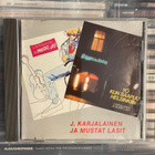 J. KARJALAINEN JA MUSTAT LASIT - Debyytti + Yö kun saapuu He - pikkukuva 1