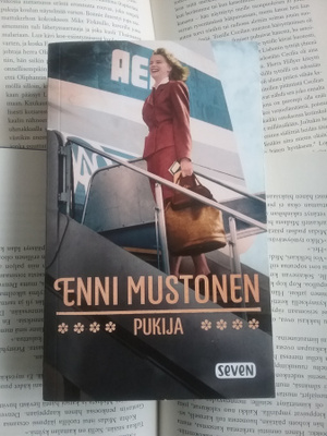 Enni Mustonen - Pukija (pokkari)