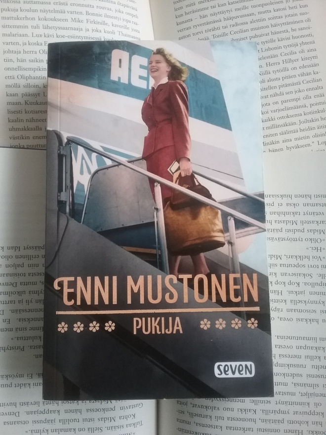 Enni Mustonen - Pukija (pokkari)