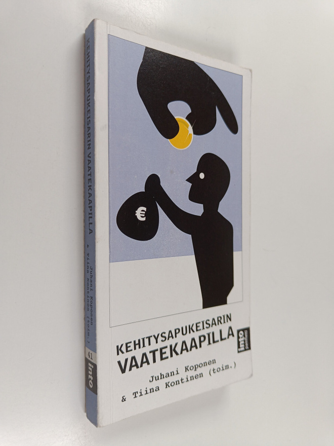Juhani ym. Koponen : Kehitysapukeisarin vaatekaapilla