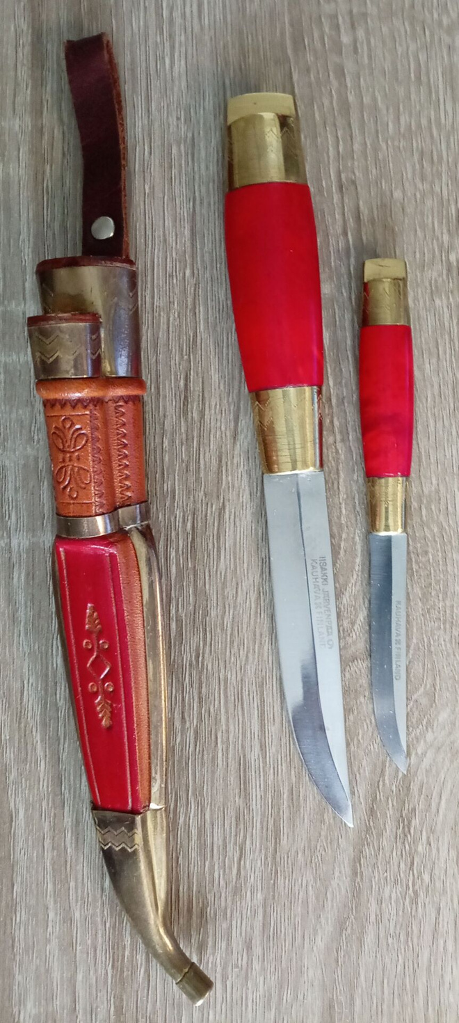 Härmän puukko kaksineuvoinen punainen messinki