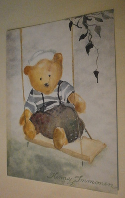 Minna Immonen: Nalle keinumassa, väripk, ei p.