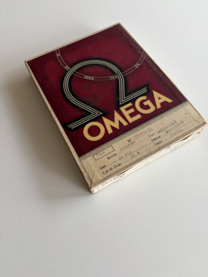 Omega taskukellojen laatikko