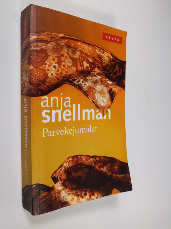 Anja Snellman : Parvekejumalat