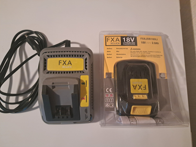 FXA 18V XCLICK -akku + laturi