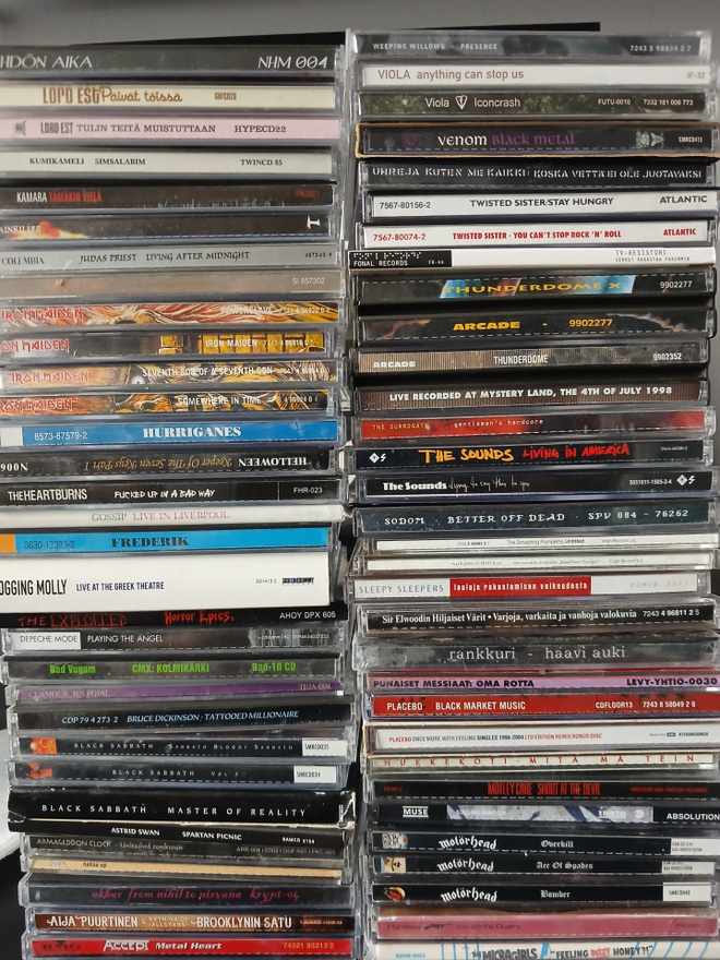 67 CD-levyä sekalaista (metal, punk, indie, rock ym)