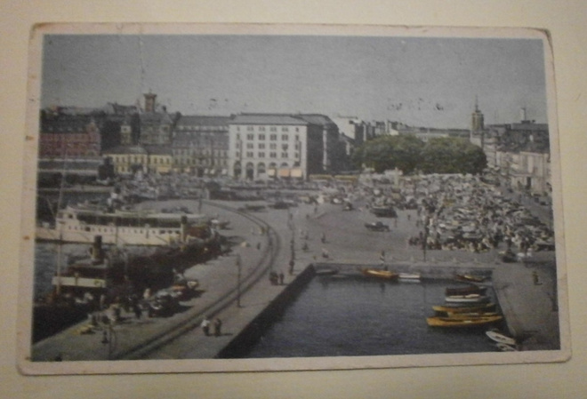 Helsinki, Kauppatori Katajanokalta kuvattuna, väripk,p. 1945