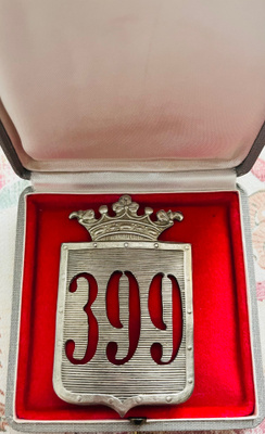 Helsingin poliisin virkamerkki M/1906 kruunullinen, nro 399