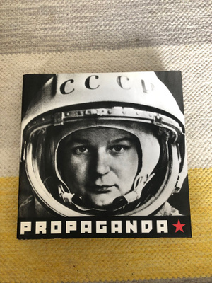 Propaganda-Valokuvia Neuvostoarkistoista. 2007. 1.p.