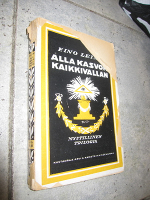 Alla kasvon kaikkivallan — Mystillinen trilogia : 1.p v 1917