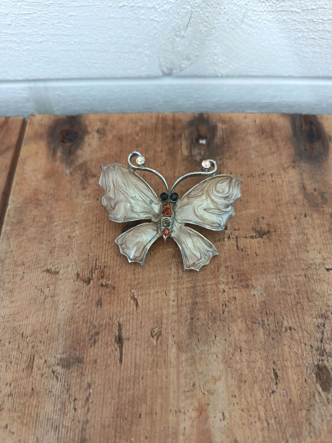 Vintage rintaneula perhonen rintakoru brooch butterfly