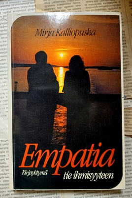 Mirja Kalliopuska - Empatia: tie ihmisyyteen (nid.)