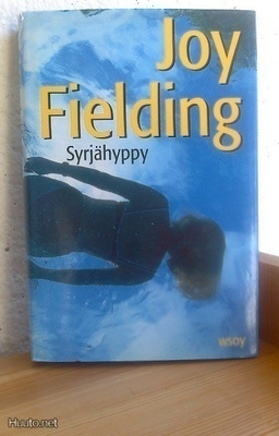 Joy Fielding: Syrjähyppy, Wsoy 2001. 384 s. Sid.
