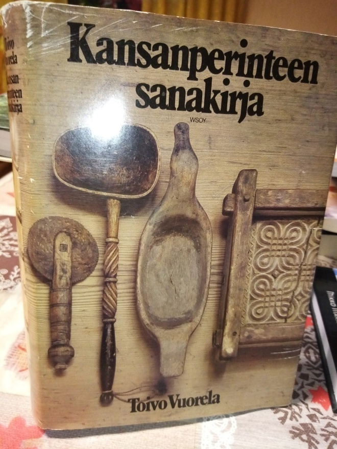 Toivo Vuorela KANSANPERINTEEN SANAKIRJA (2 p. 1981) Sis.pk:t