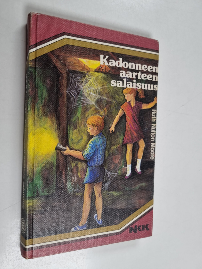 Ruth Nulton Moore : Kadonneen aarteen salaisuus