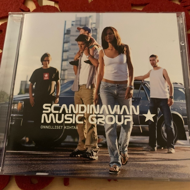 SCANDINAVIAN MUSIC GROUP: Onnelliset kohtaa * FIN 2002
