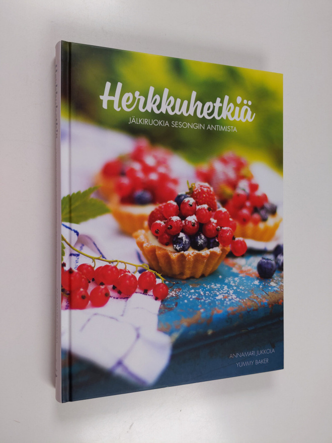 Annamari Jukkola : Herkkuhetkiä : jälkiruokia sesongin an...