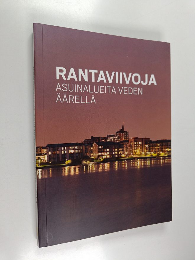 Rantaviivoja : asuinalueita veden äärellä