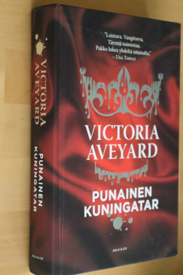 Victoria Aveyard : Punainen kuningatar ( 1.p. 2016 )