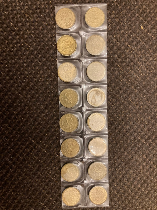 10 pennin kolikot (16 kpl)