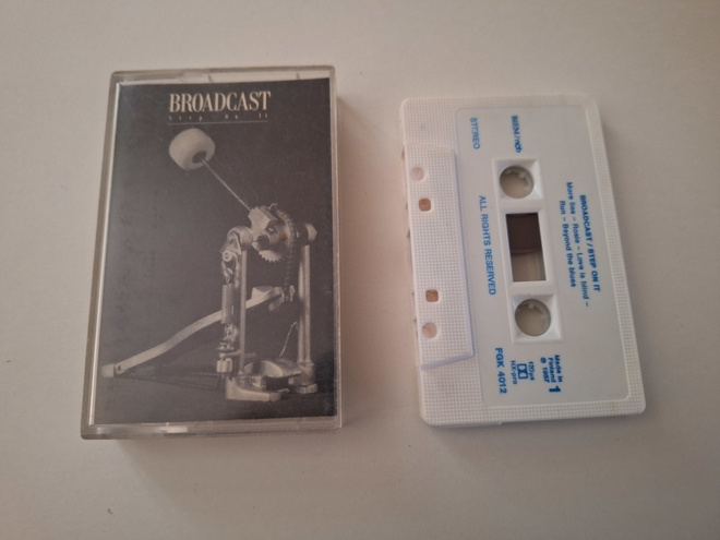 BROADCAST - STEP ON IT c-kasetti ( FGK 4012 )