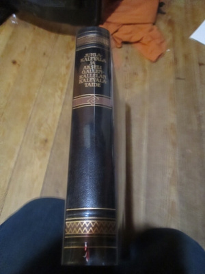 JUHLAKALEVALA JA AKSELI GALLENKALLELAN KALEVALATAIDE