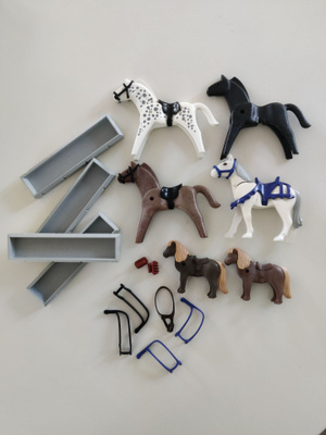 Playmobil hevoset, ponit ja varusteita