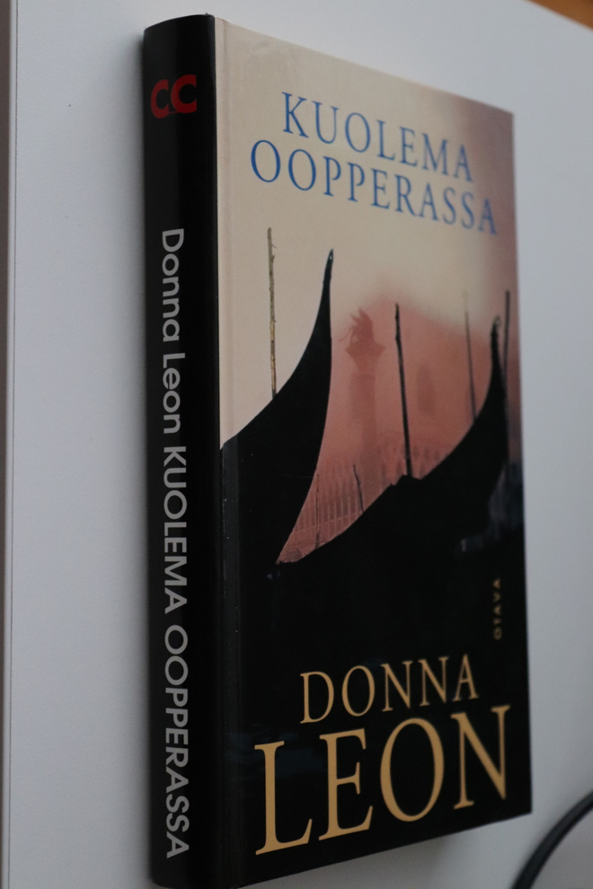 Donna Leon : Kuolema oopperassa ( 2.p. 1997 )