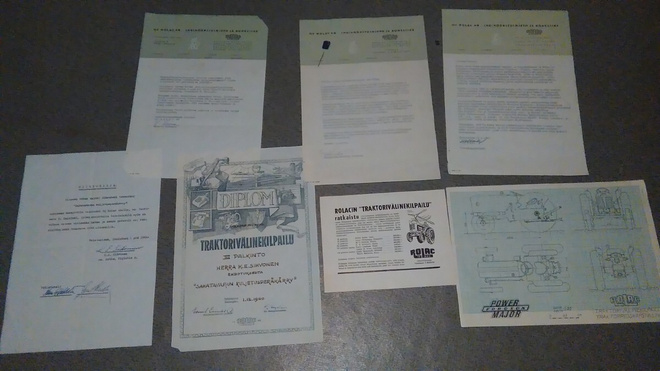 Traktori -aihe mm. pinssi diplomi piirros ym. 26/6