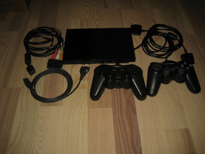 Sony Playstation 2 Slim + 2 Ohjainta