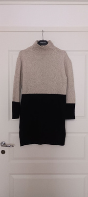 Beige/musta pidempi neulepusero (M)
