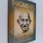 Mahatma Gandhi : Bhagavad Gita - Commentary by Mahatma Ga... - pikkukuva 1