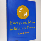 Lev Borisovich Okun : Energy and Mass in Relativity Theory - pikkukuva 1