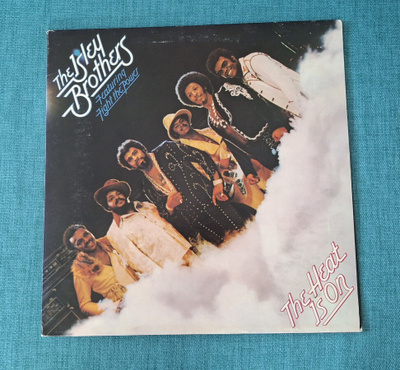 THE ISLEY BROTHERS The heat is on PZ 33536 1975 USA