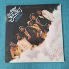 THE ISLEY BROTHERS The heat is on PZ 33536 1975 USA - pikkukuva 1