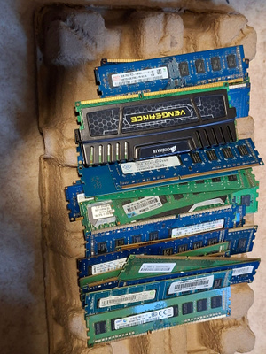 Noin 30kpl DDR3 4GB