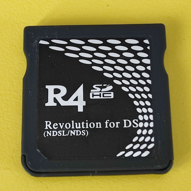 R4 Revolution DS -muistikortti