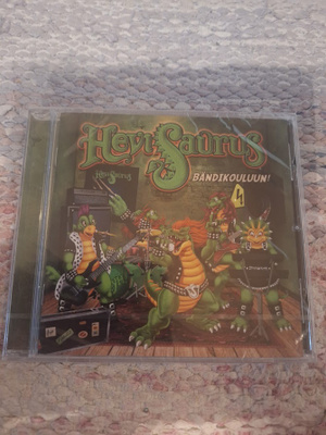 Hevisaurus-Bändikouluun!-MUOVISSA