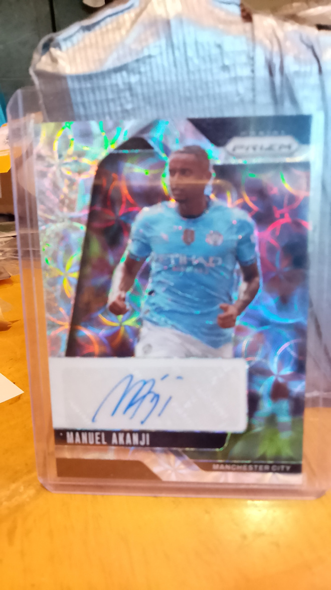 Prizm jalka pallo autograph akanji! City!
