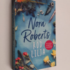 Nora Roberts : Röd lilja - pikkukuva 1