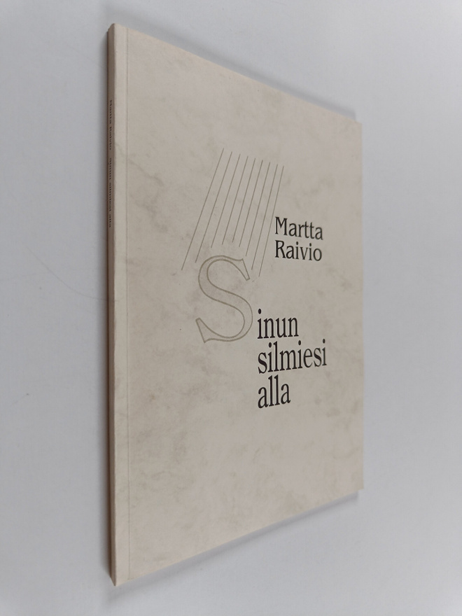Martta Raivio : Sinun silmiesi alla : runoja