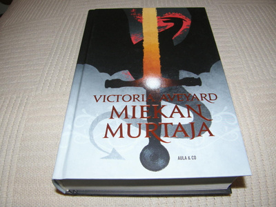 Victoria Aveyard Miekan murtaja  -sid