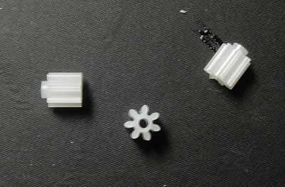 7-hampainen pieni hammasratas 0.75mm akselille (3 kpl)