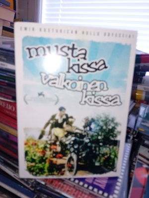 DVD Musta kissa valkoinen kissa  ( SIS POSTIKULU )