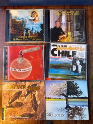 Cd-levyjä 58 kpl. Maailmanmusiikkia, kansanmusiikkia yms.