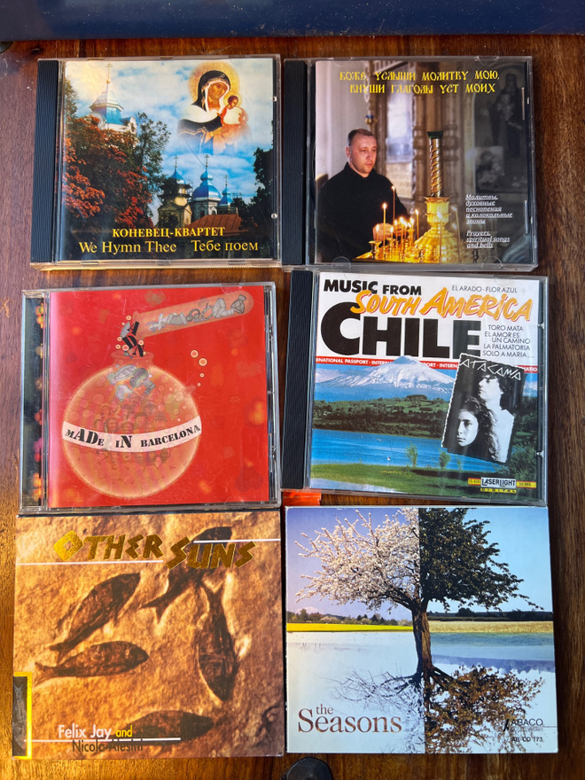Cd-levyjä 58 kpl. Maailmanmusiikkia, kansanmusiikkia yms.