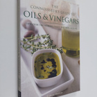 Kathryn Hawkins ym. : The Connoisseur's Guide to Oils and... - pikkukuva 1